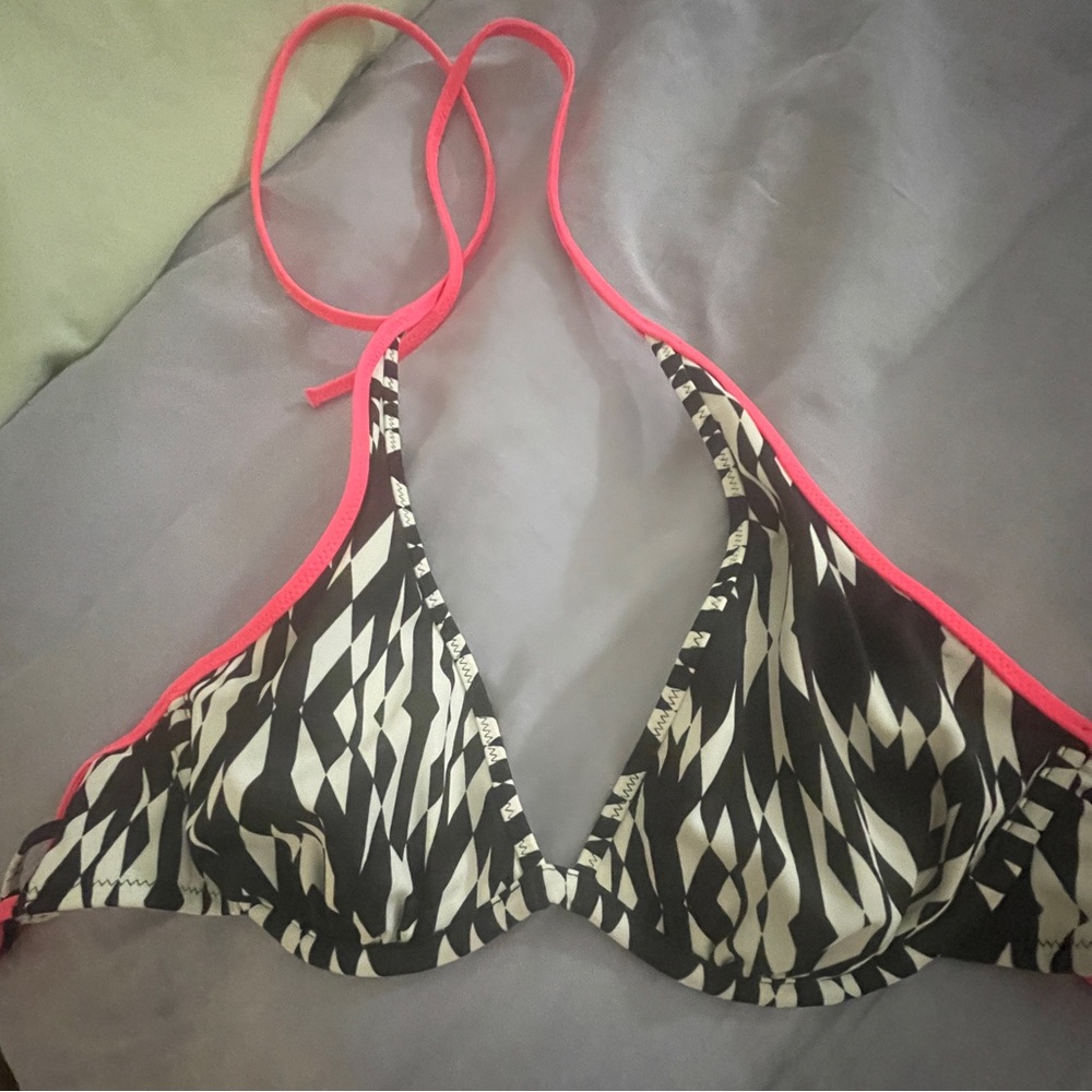 NWOT Victoria’s Secret Bikini Top 34B